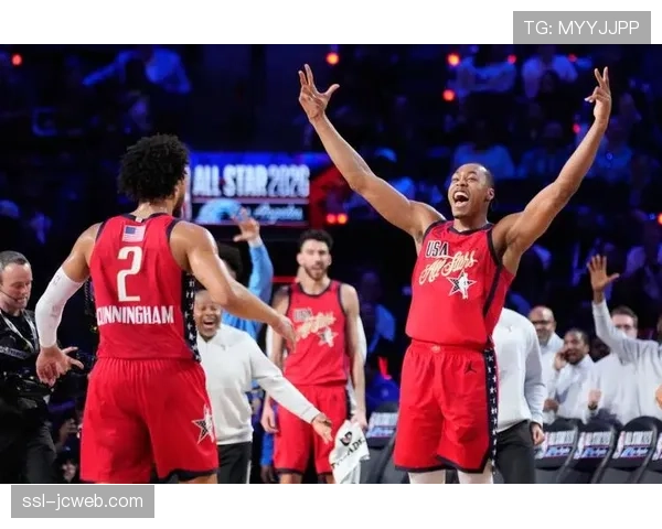 全明星正赛詹姆斯率条纹队19-15领先新星队,老将风采依旧 全明星正赛詹姆斯率条纹队19-15领先新星队,老将风采依旧